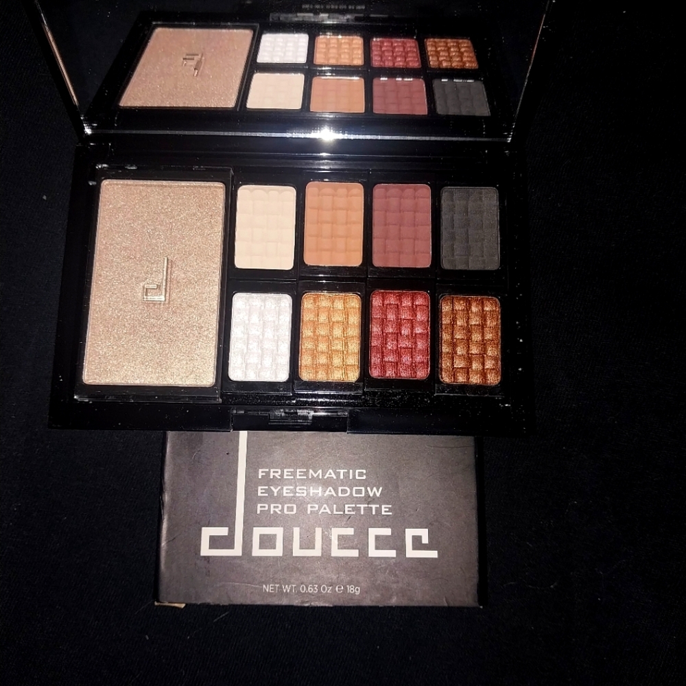 Doucce Freematic Eyeshadow Pro Palette